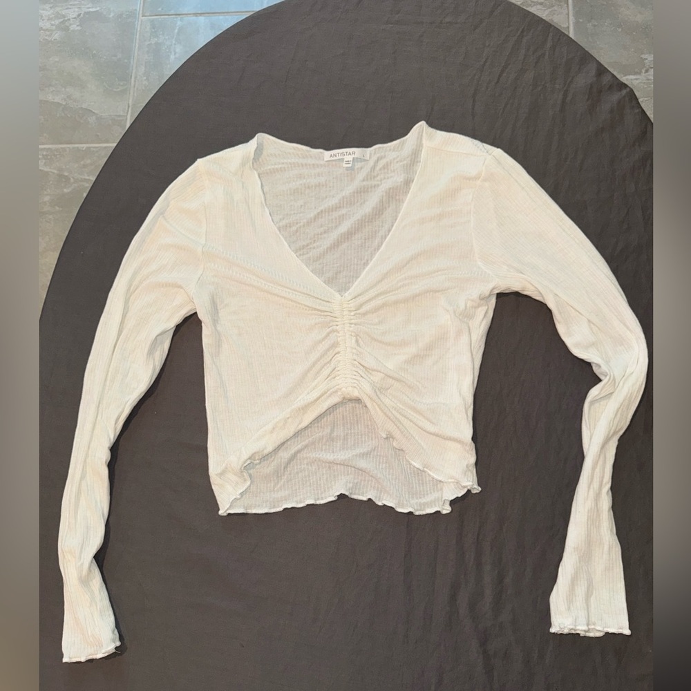 White crop top long sleeve